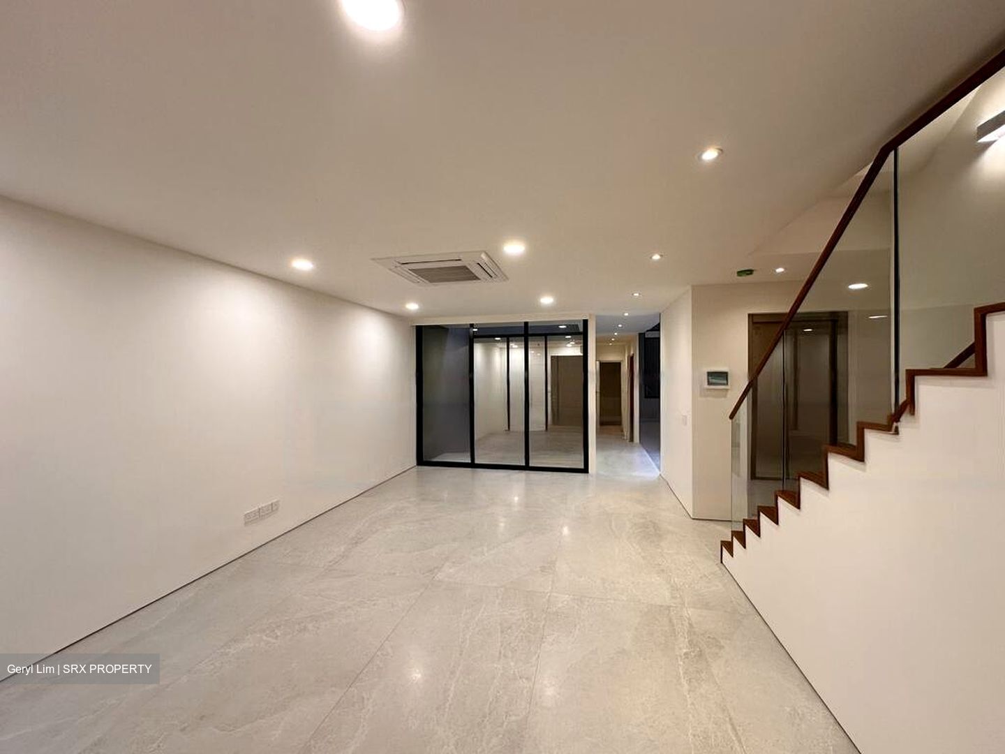 Opera Estate (D15), Terrace #442789281